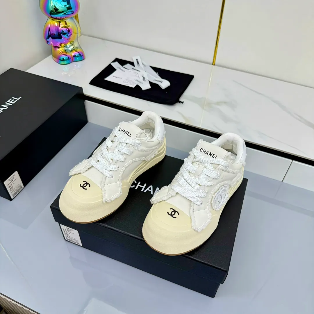 👟👟Ex-factory price 620👟👟 Chanel bread shoes ~ original calfskin panda shoes Chanel 25C latest hot style panda black and white sports shoes casual sneakers Xiaoxiang hot item classic black and white panda color coco girls must pay Fabric: original custom mixed sheepskin lining: original imported breathable mesh lining outsole: Original molded rubber + TPU combination Size: Women's 35-41 Buy now👉